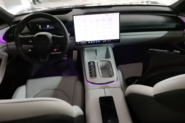 Used Xiaomi Auto SU7 2024 Four-Wheel Drive Ultra-Long Range Advanced Intelligent Driving Max Edition Center Console