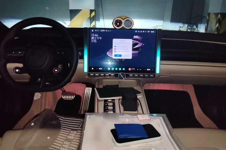 Used Xiaomi Auto SU7 2024 Four-Wheel Drive Ultra-Long Range Advanced Intelligent Driving Max Edition Center Console