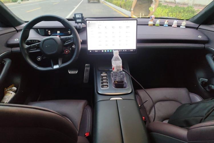 Used Xiaomi Auto SU7 2024 Four-Wheel Drive Ultra-Long Range Advanced Intelligent Driving Max Edition Center Console