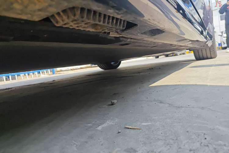 Used Xiaomi Auto SU7 2024 Four-Wheel Drive Ultra-Long Range Advanced Intelligent Driving Max Edition Chassis Front Left