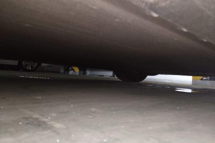 Used Xiaomi Auto SU7 2024 Four-Wheel Drive Ultra-Long Range Advanced Intelligent Driving Max Edition Chassis Front Left