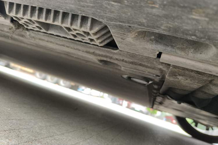 Used Xiaomi Auto SU7 2024 Four-Wheel Drive Ultra-Long Range Advanced Intelligent Driving Max Edition Chassis Front Right