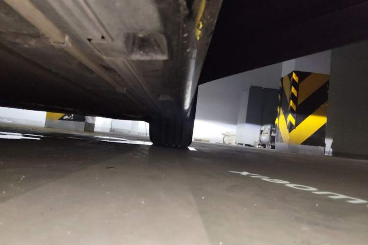 Used Xiaomi Auto SU7 2024 Four-Wheel Drive Ultra-Long Range Advanced Intelligent Driving Max Edition Chassis Front Right
