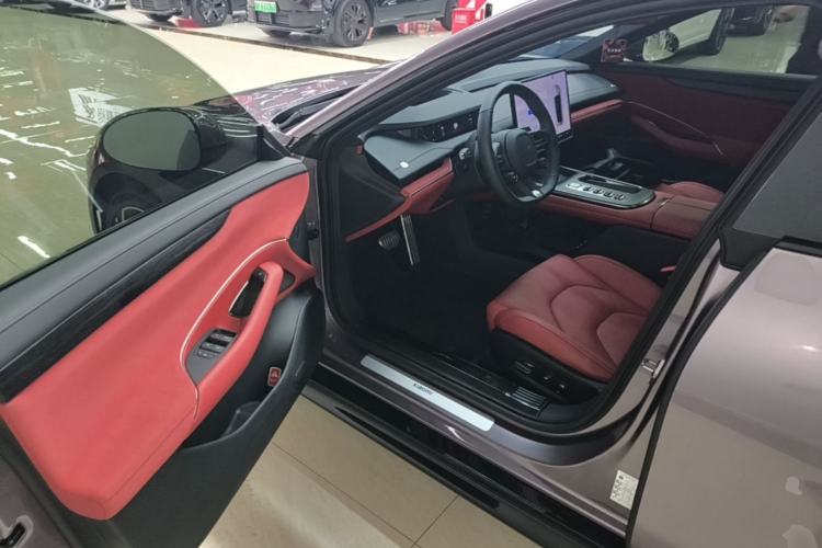 Used Xiaomi Auto SU7 2024 Four-Wheel Drive Ultra-Long Range Advanced Intelligent Driving Max Edition Driver Seat