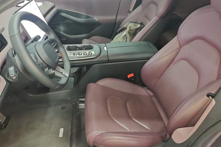 Used Xiaomi Auto SU7 2024 Four-Wheel Drive Ultra-Long Range Advanced Intelligent Driving Max Edition Driver Seat