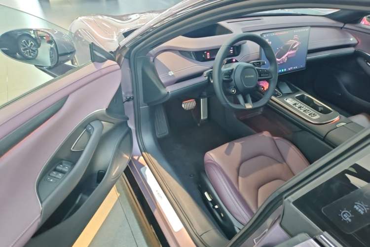 Used Xiaomi Auto SU7 2024 Four-Wheel Drive Ultra-Long Range Advanced Intelligent Driving Max Edition Driver Seat