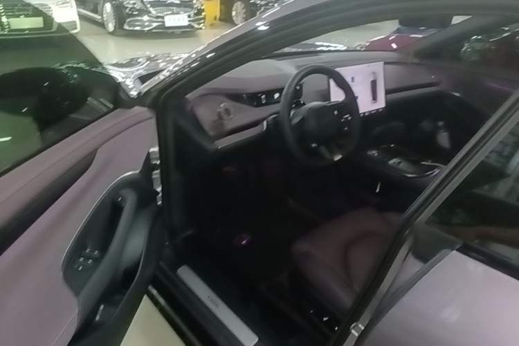 Used Xiaomi Auto SU7 2024 Rear-Drive Long-Range Intelligent Driving Version Driver Seat