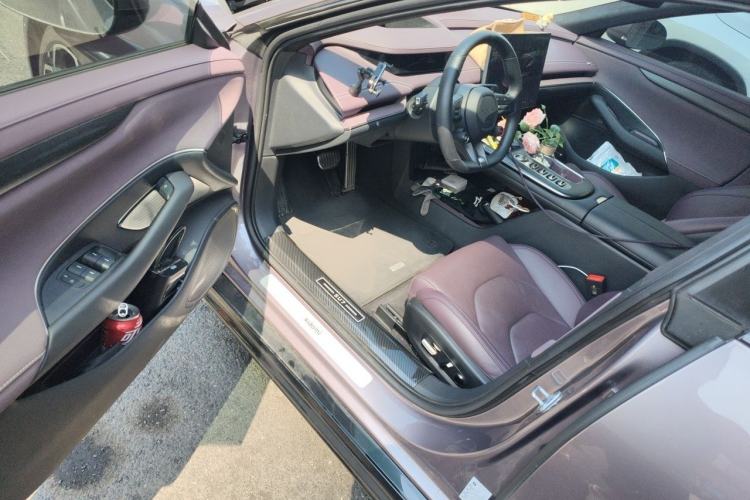 Used Xiaomi Auto SU7 2024 Four-Wheel Drive Ultra-Long Range Advanced Intelligent Driving Max Edition Driver Seat