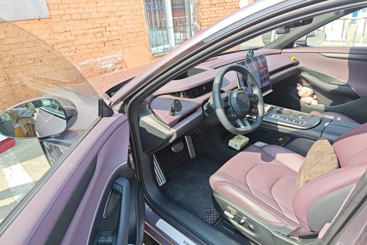 Used Xiaomi Auto SU7 2024 Four-Wheel Drive Ultra-Long Range Advanced Intelligent Driving Max Edition Driver Seat