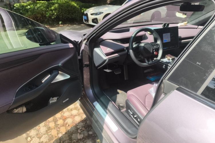 Used Xiaomi Auto SU7 2024 Four-Wheel Drive Ultra-Long Range Advanced Intelligent Driving Max Edition Driver Seat