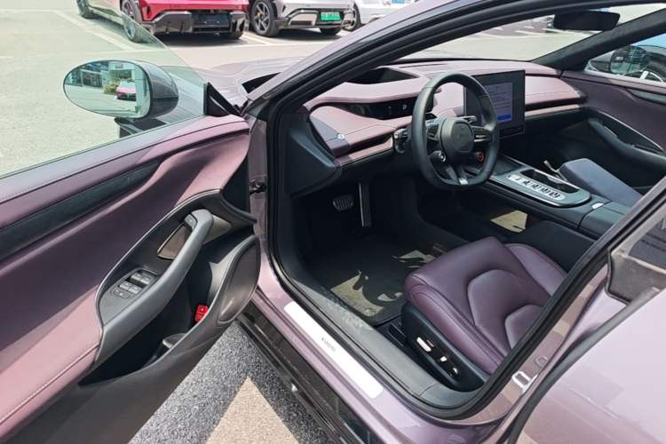 Used Xiaomi Auto SU7 2024 Four-Wheel Drive Ultra-Long Range Advanced Intelligent Driving Max Edition Driver Seat