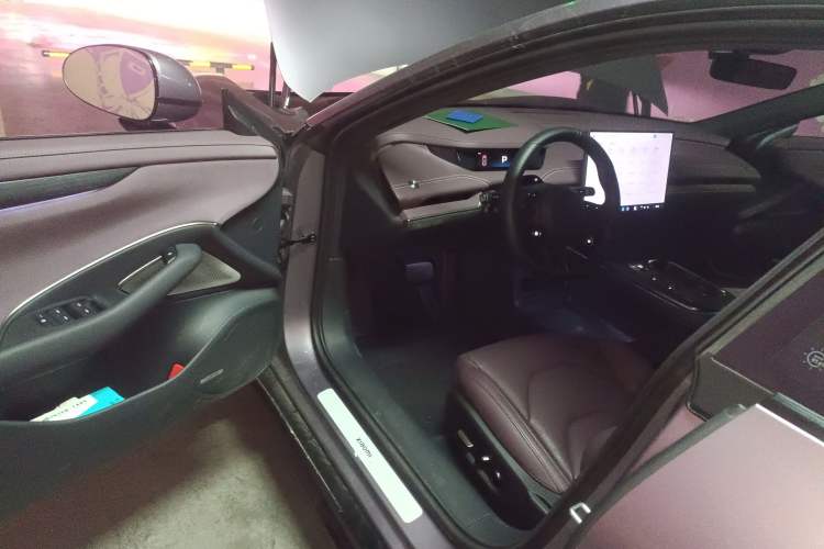Used Xiaomi Auto SU7 2024 Rear-Drive Long-Range Intelligent Driving Version Driver Seat