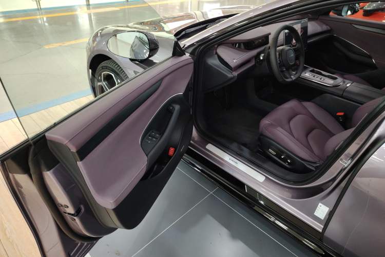 Used Xiaomi Auto SU7 2024 Rear-Drive Long-Range Intelligent Driving Version Driver Seat
