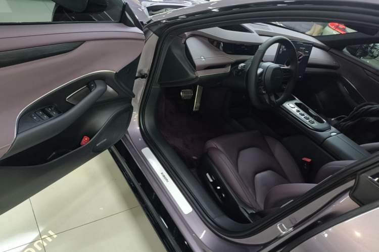 Used Xiaomi Auto SU7 2024 Four-Wheel Drive Ultra-Long Range Advanced Intelligent Driving Max Edition Driver Seat