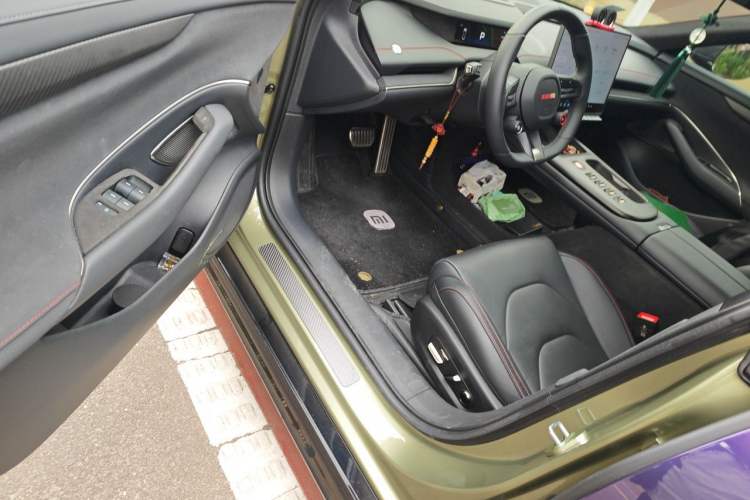 Used Xiaomi Auto SU7 2024 Four-Wheel Drive Ultra-Long Range Advanced Intelligent Driving Max Edition Driver Seat