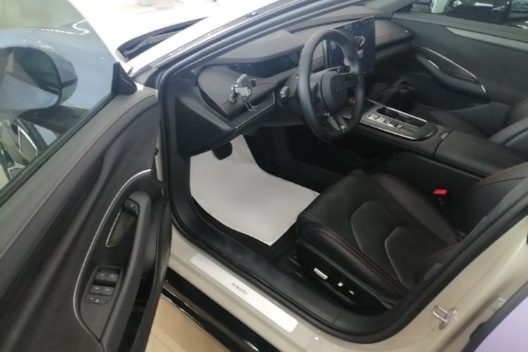 Used Xiaomi Auto SU7 2024 Rear-Drive Long-Range Intelligent Driving Version Driver Seat