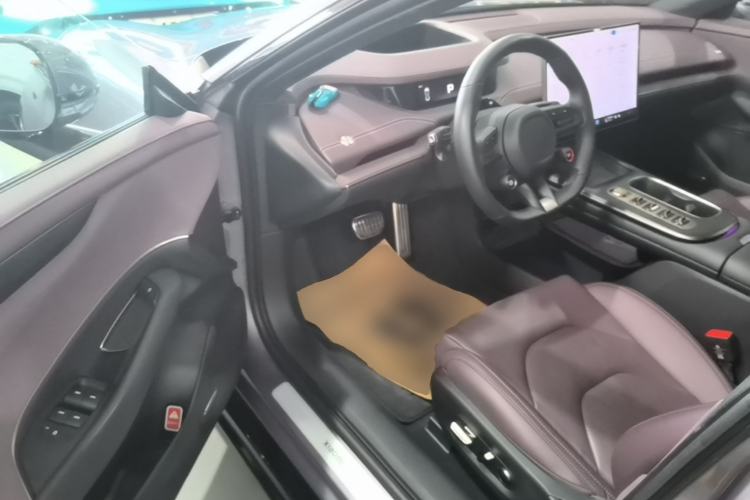 Used Xiaomi Auto SU7 2024 Four-Wheel Drive Ultra-Long Range Advanced Intelligent Driving Max Edition Driver Seat