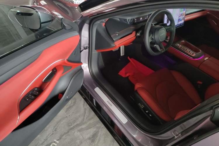 Used Xiaomi Auto SU7 2024 Four-Wheel Drive Ultra-Long Range Advanced Intelligent Driving Max Edition Driver Seat