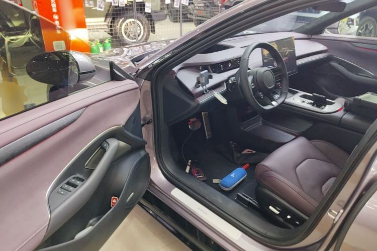 Used Xiaomi Auto SU7 2024 Four-Wheel Drive Ultra-Long Range Advanced Intelligent Driving Max Edition Driver Seat
