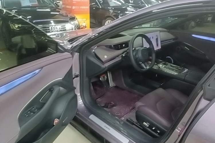 Used Xiaomi Auto SU7 2024 Four-Wheel Drive Ultra-Long Range Advanced Intelligent Driving Max Edition Driver Seat