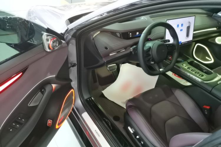 Used Xiaomi Auto SU7 2024 Four-Wheel Drive Ultra-Long Range Advanced Intelligent Driving Max Edition Driver Seat