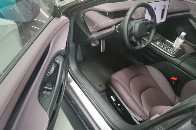 Used Xiaomi Auto SU7 2024 Four-Wheel Drive Ultra-Long Range Advanced Intelligent Driving Max Edition Driver Seat