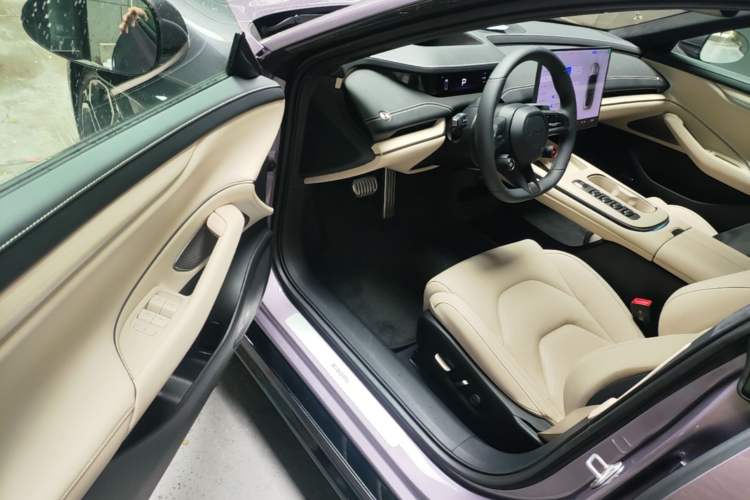 Used Xiaomi Auto SU7 2024 Four-Wheel Drive Ultra-Long Range Advanced Intelligent Driving Max Edition Driver Seat