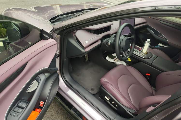 Used Xiaomi Auto SU7 2024 Four-Wheel Drive Ultra-Long Range Advanced Intelligent Driving Max Edition Driver Seat