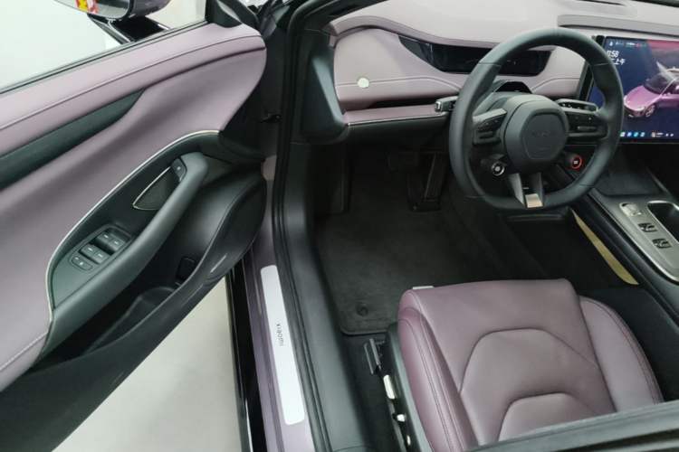 Used Xiaomi Auto SU7 2024 Rear-Drive Long-Range Intelligent Driving Version Driver Seat