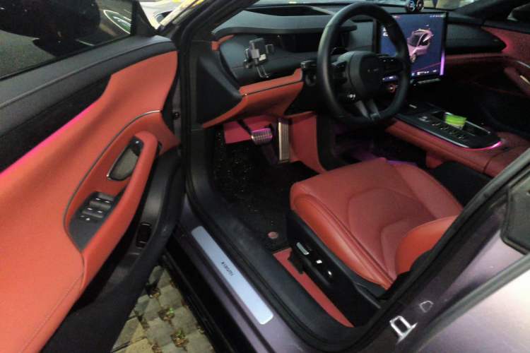 Used Xiaomi Auto SU7 2024 Four-Wheel Drive Ultra-Long Range Advanced Intelligent Driving Max Edition Driver Seat