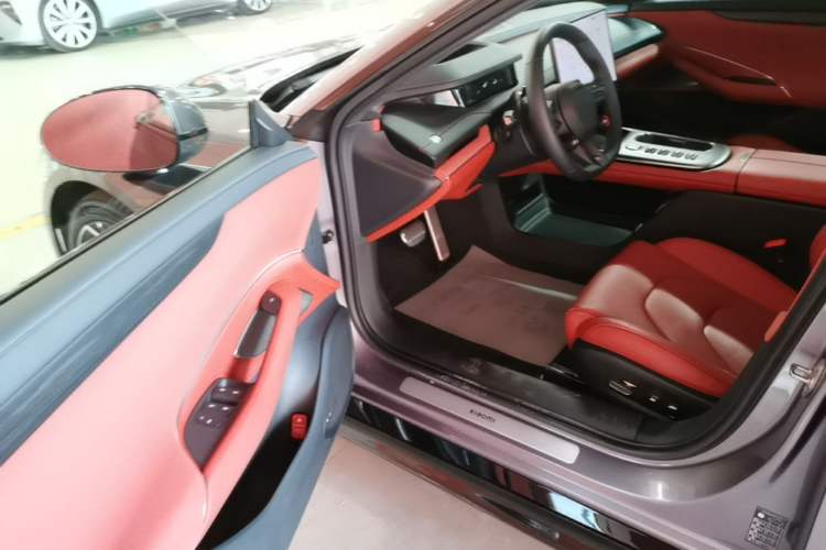 Used Xiaomi Auto SU7 2024 Four-Wheel Drive Ultra-Long Range Advanced Intelligent Driving Max Edition Driver Seat