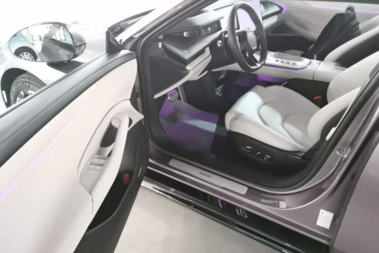 Used Xiaomi Auto SU7 2024 Four-Wheel Drive Ultra-Long Range Advanced Intelligent Driving Max Edition Driver Seat