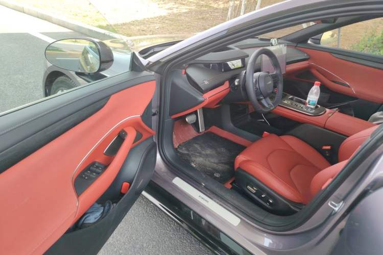 Used Xiaomi Auto SU7 2024 Four-Wheel Drive Ultra-Long Range Advanced Intelligent Driving Max Edition Driver Seat