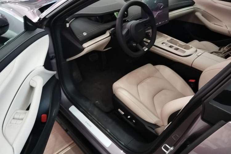 Used Xiaomi Auto SU7 2024 Rear-Drive Long-Range Intelligent Driving Version Driver Seat