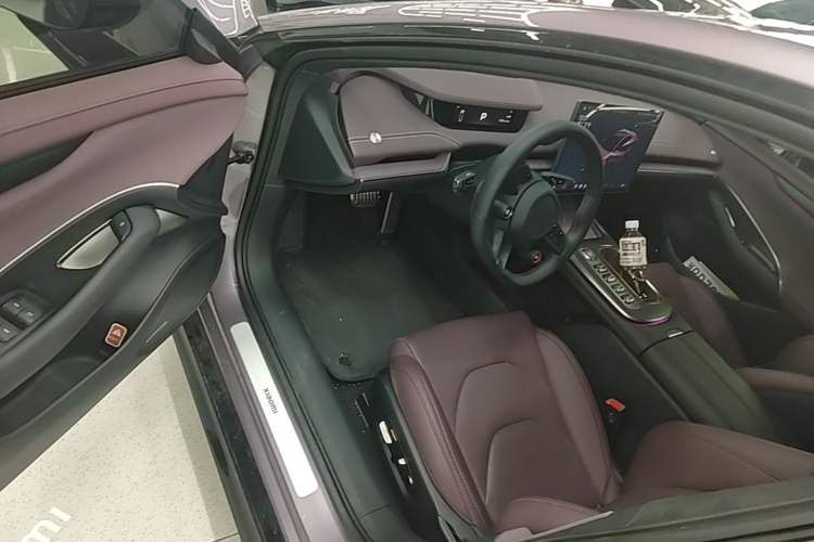 Used Xiaomi Auto SU7 2024 Four-Wheel Drive Ultra-Long Range Advanced Intelligent Driving Max Edition Driver Seat