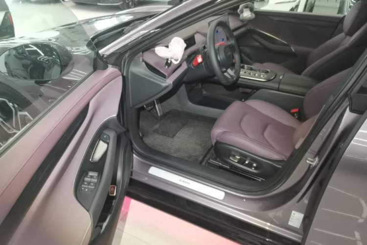 Used Xiaomi Auto SU7 2024 Four-Wheel Drive Ultra-Long Range Advanced Intelligent Driving Max Edition Driver Seat