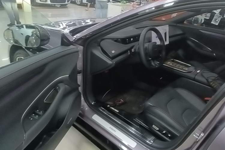 Used Xiaomi Auto SU7 2024 Rear-Drive Ultra-Long Range Advanced Pro-Level Intelligent Driving Version Driver Seat