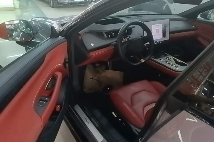 Used Xiaomi Auto SU7 2024 Four-Wheel Drive Ultra-Long Range Advanced Intelligent Driving Max Edition Driver Seat