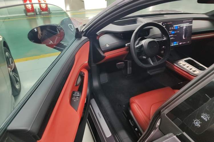 Used Xiaomi Auto SU7 2024 Four-Wheel Drive Ultra-Long Range Advanced Intelligent Driving Max Edition Driver Seat