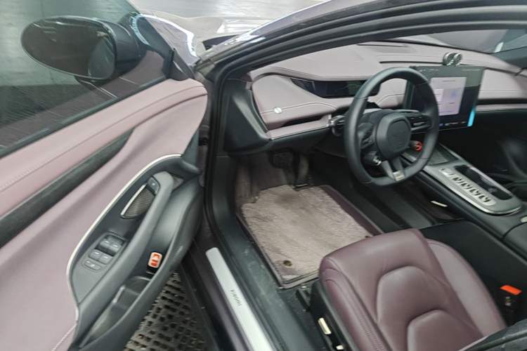 Used Xiaomi Auto SU7 2024 Rear-Drive Ultra-Long Range Advanced Pro-Level Intelligent Driving Version Driver Seat