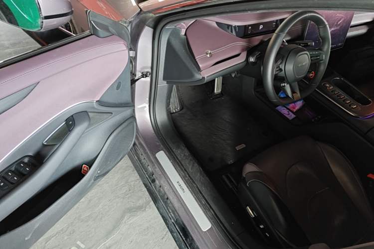 Used Xiaomi Auto SU7 2024 Four-Wheel Drive Ultra-Long Range Advanced Intelligent Driving Max Edition Driver Seat