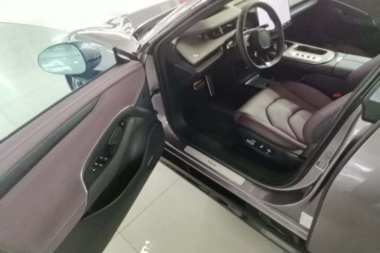 Used Xiaomi Auto SU7 2024 Four-Wheel Drive Ultra-Long Range Advanced Intelligent Driving Max Edition Driver Seat