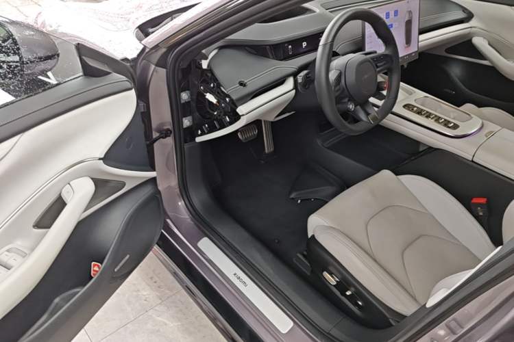 Used Xiaomi Auto SU7 2024 Four-Wheel Drive Ultra-Long Range Advanced Intelligent Driving Max Edition Driver Seat