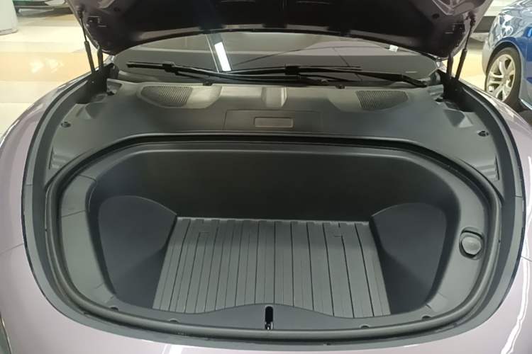 Used Xiaomi Auto SU7 2024 Rear-Drive Long-Range Intelligent Driving Version Engine Bay