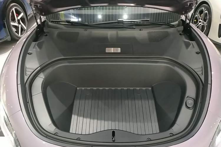 Used Xiaomi Auto SU7 2024 Rear-Drive Long-Range Intelligent Driving Version Engine Bay