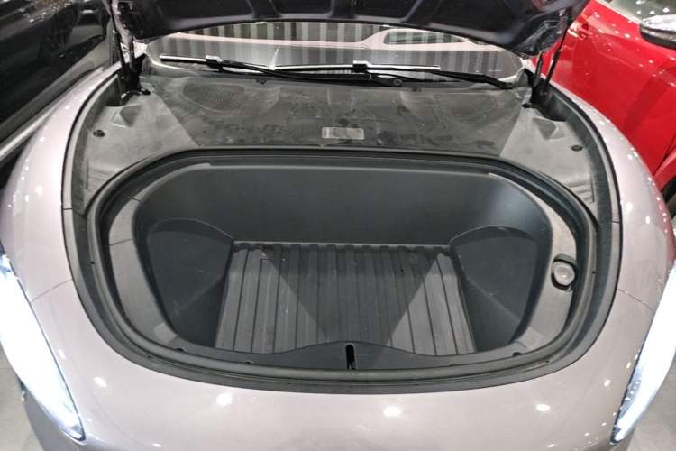 Used Xiaomi Auto SU7 2024 Four-Wheel Drive Ultra-Long Range Advanced Intelligent Driving Max Edition Engine Bay