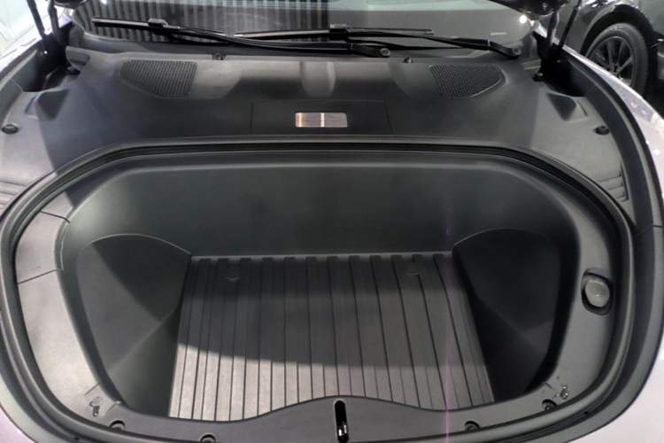 Used Xiaomi Auto SU7 2024 Four-Wheel Drive Ultra-Long Range Advanced Intelligent Driving Max Edition Engine Bay