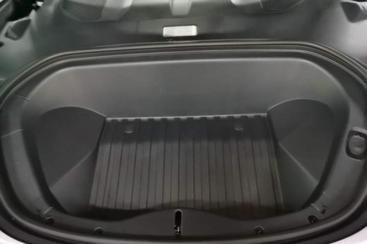Used Xiaomi Auto SU7 2024 Four-Wheel Drive Ultra-Long Range Advanced Intelligent Driving Max Edition Engine Bay