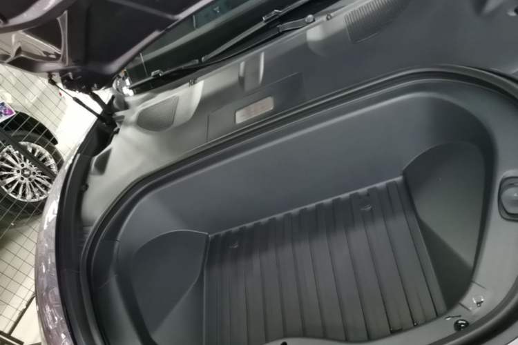Used Xiaomi Auto SU7 2024 Four-Wheel Drive Ultra-Long Range Advanced Intelligent Driving Max Edition Engine Bay