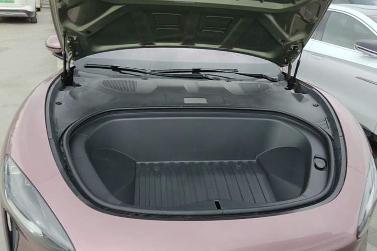 Used Xiaomi Auto SU7 2024 Rear-Drive Long-Range Intelligent Driving Version Engine Bay